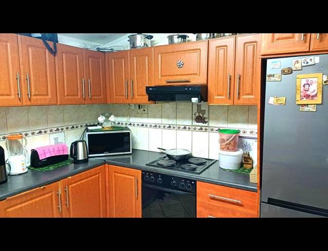 2 BEDROOM HOUSE FOR SALE IN BOMBAY HEIGHTS